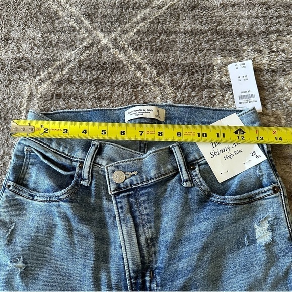NWT Abercrombie & Fitch The Super Skinny Ankle High Rise Jeans Raw Hem 28S - Picture 6 of 10